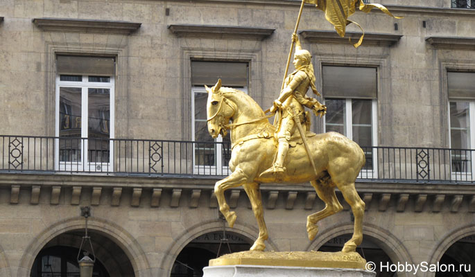 Памятник Жанне Д’Арк в Париже