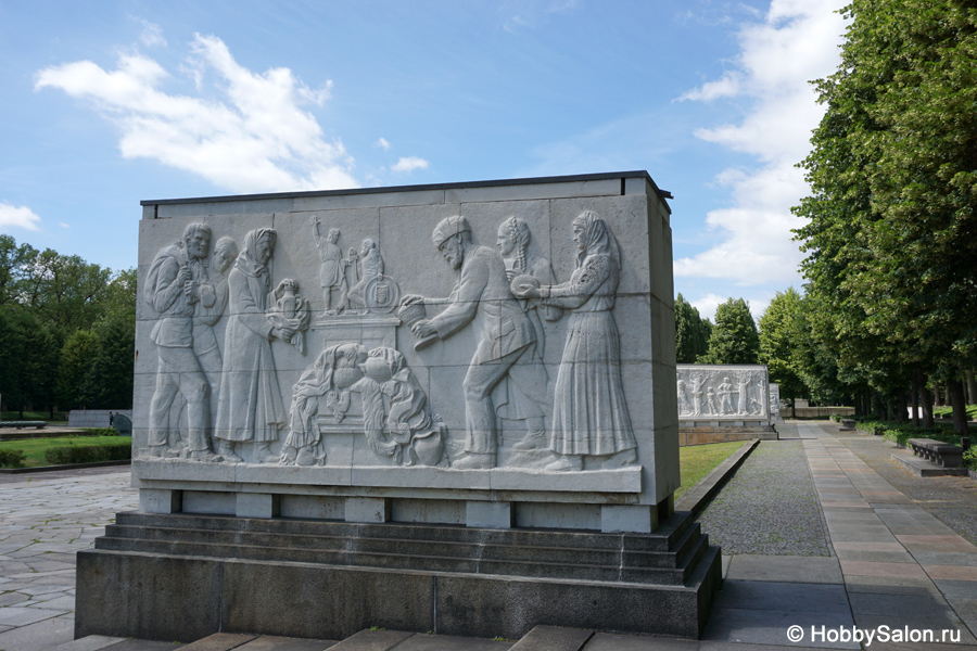 Советский военный мемориал и памятник Воину-освободителю в Трептов-парке