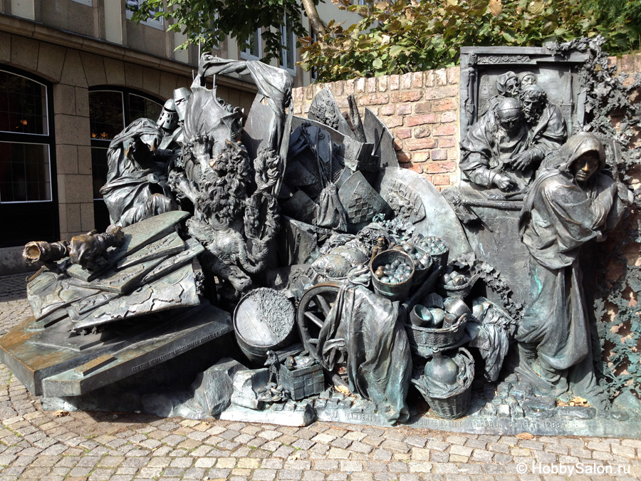 Памятник в честь присуждения городских прав Дюссельдорфу