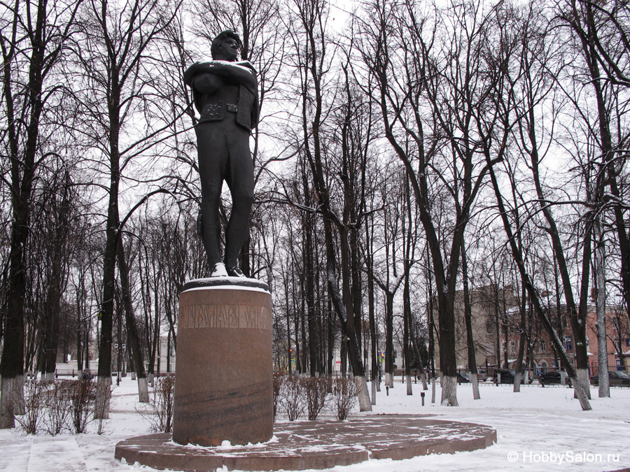 Памятник Фёдору Григорьевичу Волкову