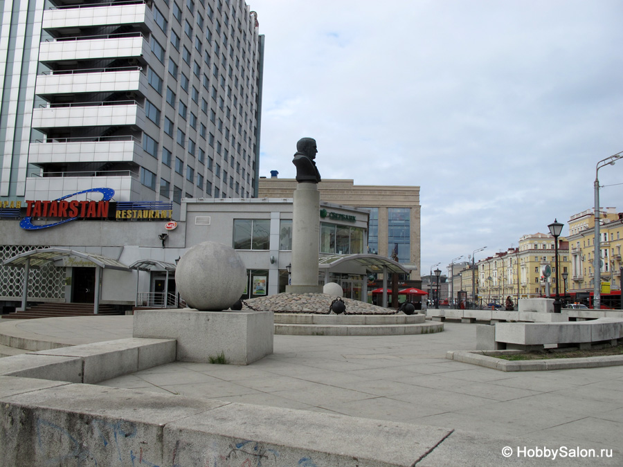Памятник Гумилеву в Казани