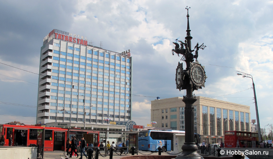 Часы на улице Баумана в Казани