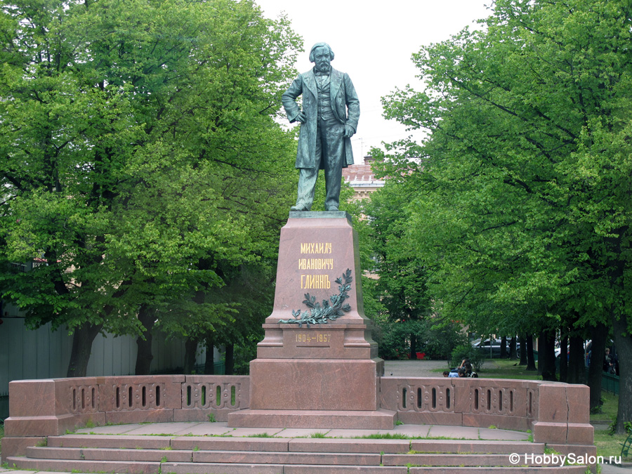 Памятник Глинке на Театральной площади