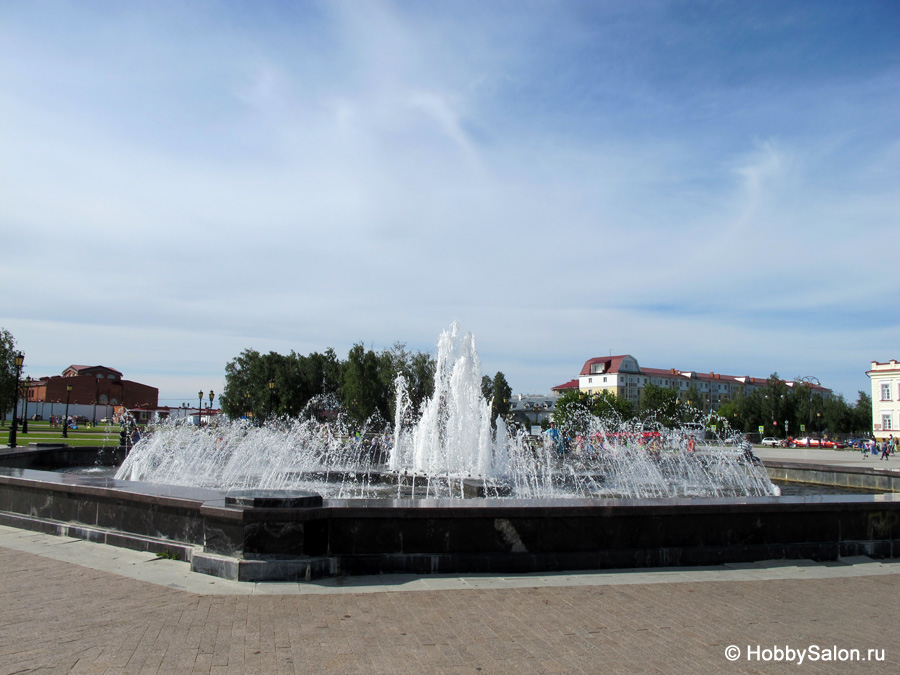 Фонтан на Красной площади Тобольска