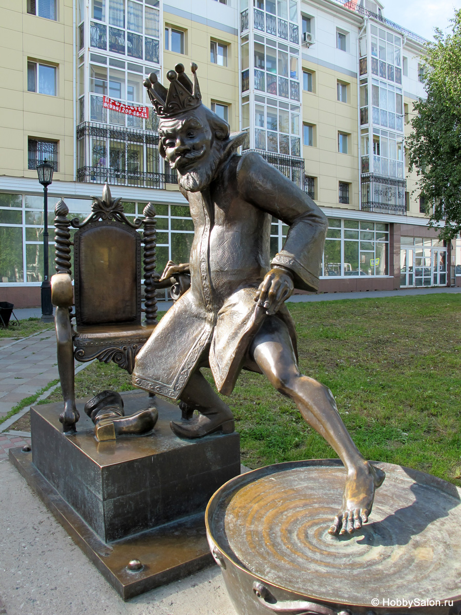 Скульптура Царя из «Конька-Горбунка»