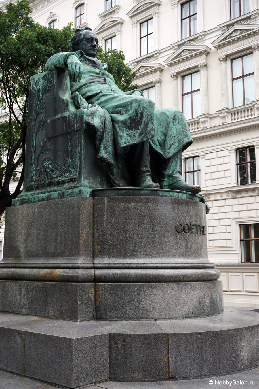 Памятник Гёте (нем. Goethedenkmal) в Вене. Фото