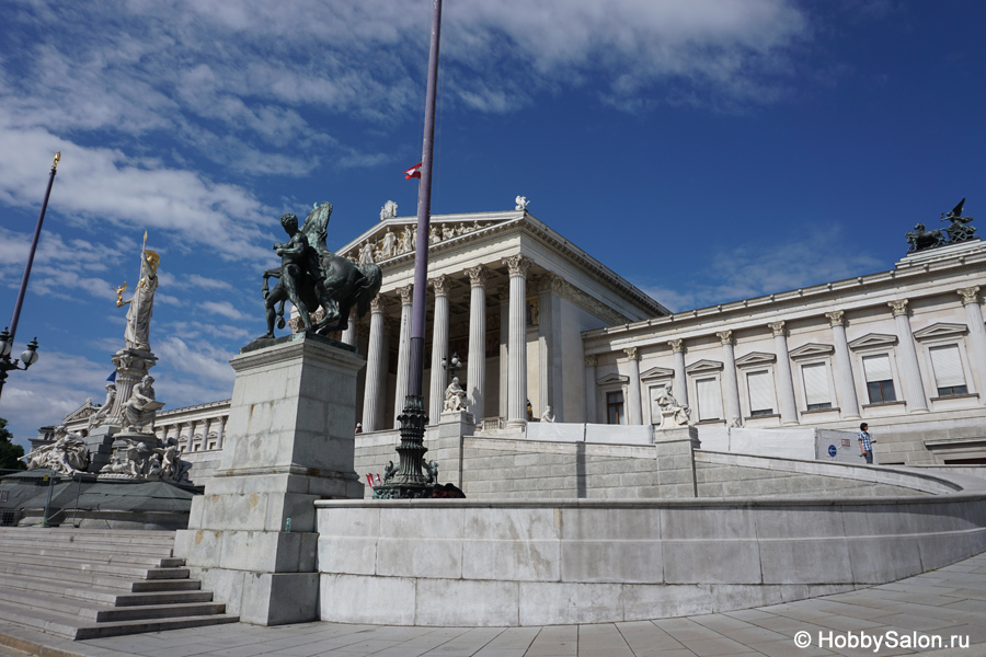 Здание парламента в Вене