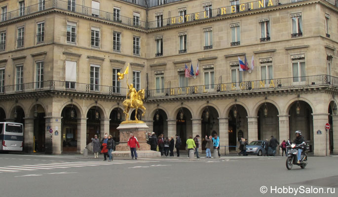 Памятник Жанне Д’Арк в Париже
