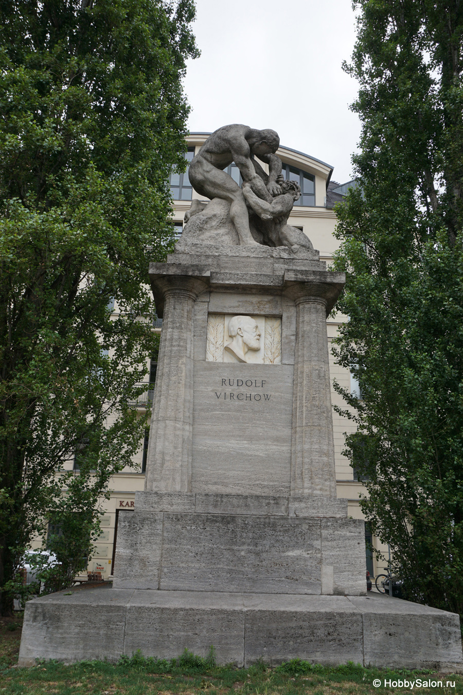 Памятник Рудольфу Вирхову