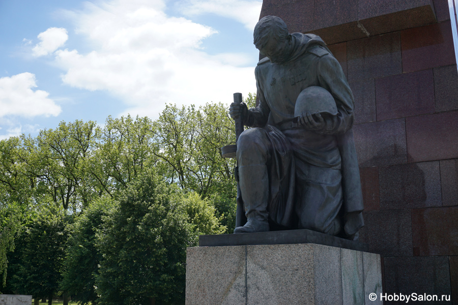 Советский военный мемориал и памятник Воину-освободителю в Трептов-парке