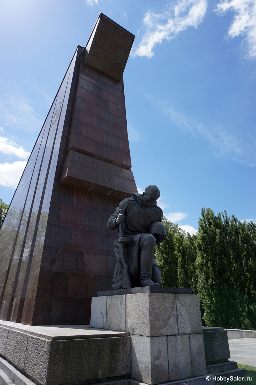 Советский военный мемориал и памятник Воину-освободителю в Трептов-парке