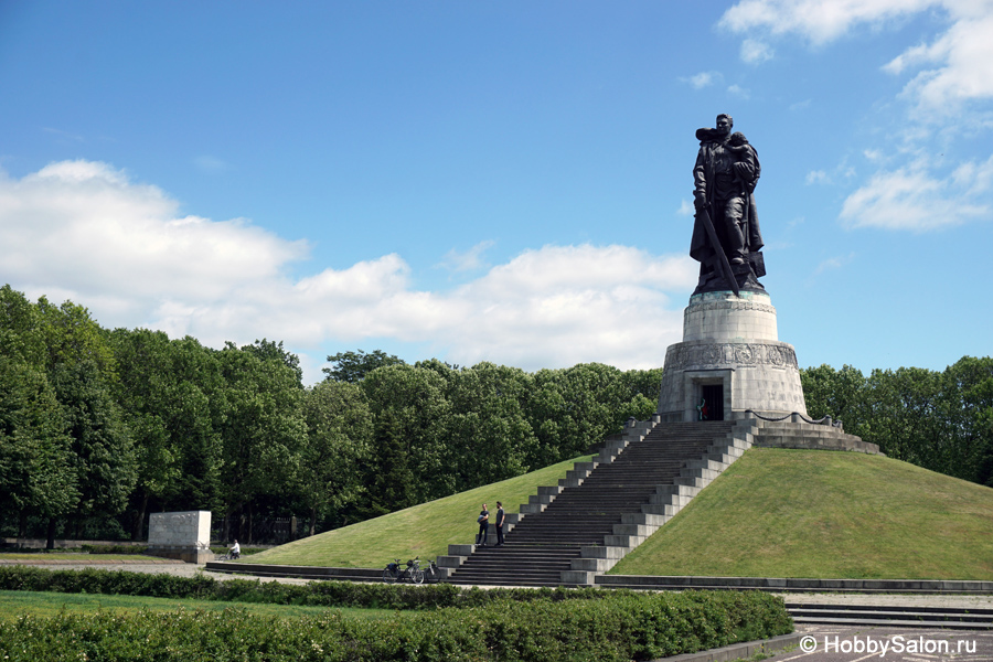 Трептов парк памятник