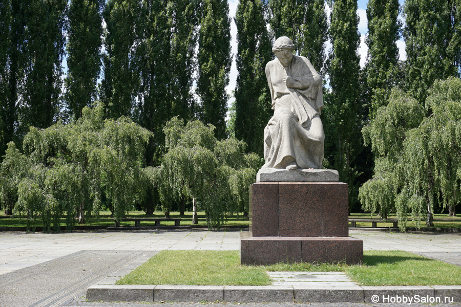 Советский военный мемориал и памятник Воину-освободителю в Трептов-парке