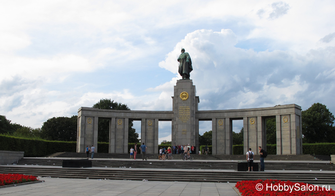 Мемориал павшим советским воинам в Тиргартене