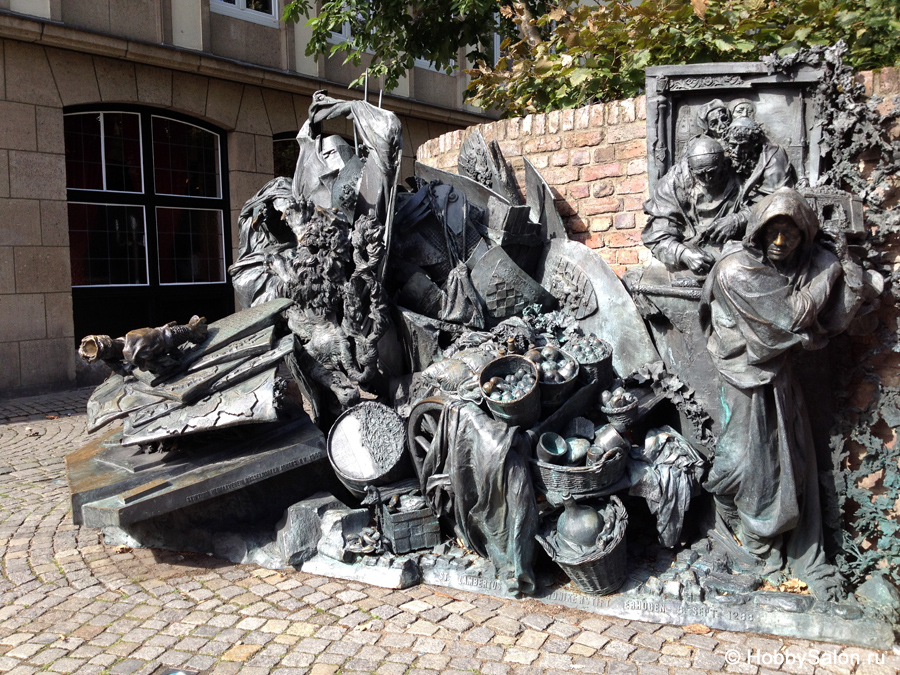 Памятник в честь присуждения городских прав Дюссельдорфу