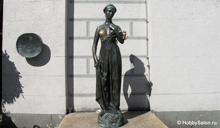 Джульетта - статуя на площади Мариенплац