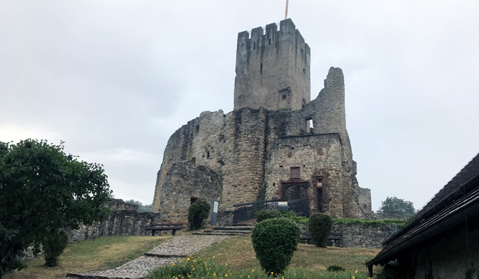 Крепость Рёттельн (нем. Burg Rötteln)
