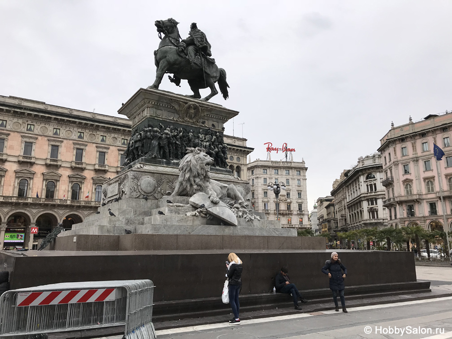 Статуя Виктора Эммануила II в Милане