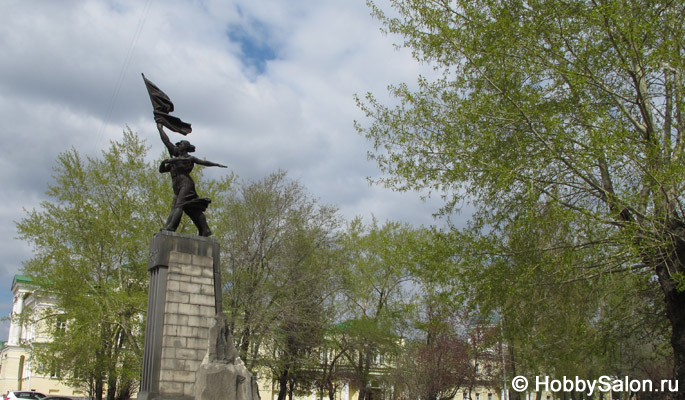 Памятник «Комсомолу Урала» в центре Екатеринбурга
