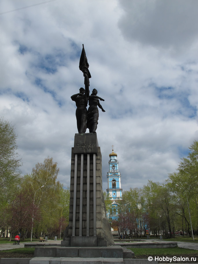 Памятник «Комсомолу Урала» в центре Екатеринбурга