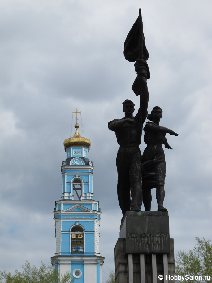 Памятник «Комсомолу Урала» в центре Екатеринбурга