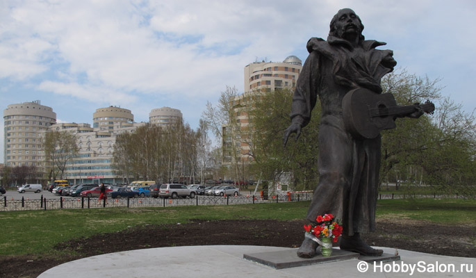 Памятник Владимиру Мулявину в Екатеринбурге