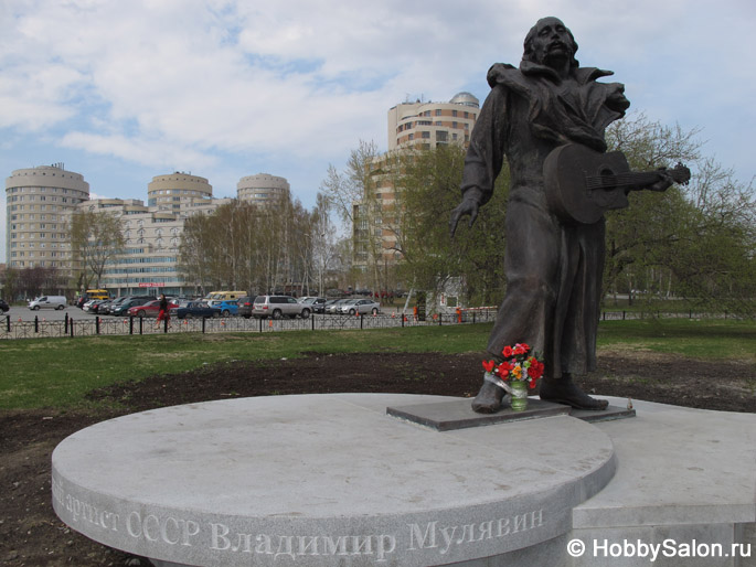 Памятник Владимиру Мулявину в Екатеринбурге