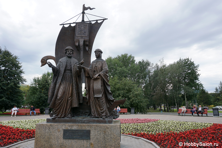 Памятник Петру и Февронии в Екатеринбурге