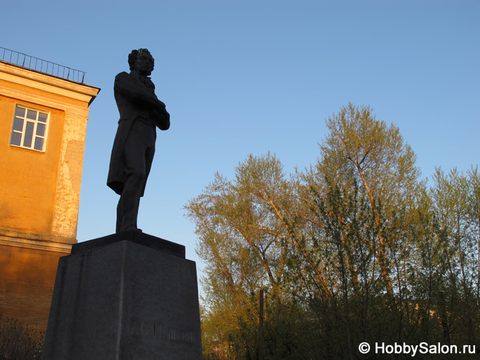 Памятник А. С. Пушкину на «Уралмаше»