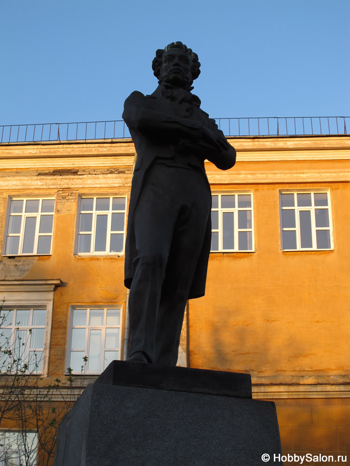 Памятник А. С. Пушкину на «Уралмаше»