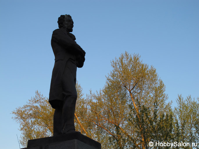 Памятник А. С. Пушкину на «Уралмаше»