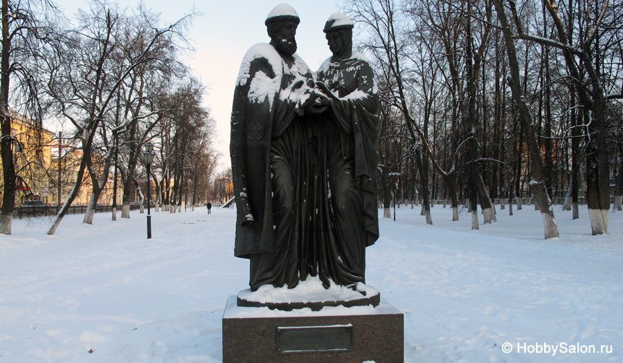 Памятник Святым Петру и Февронии в Ярославле