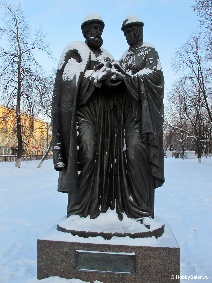 Памятник Святым Петру и Февронии в Ярославле