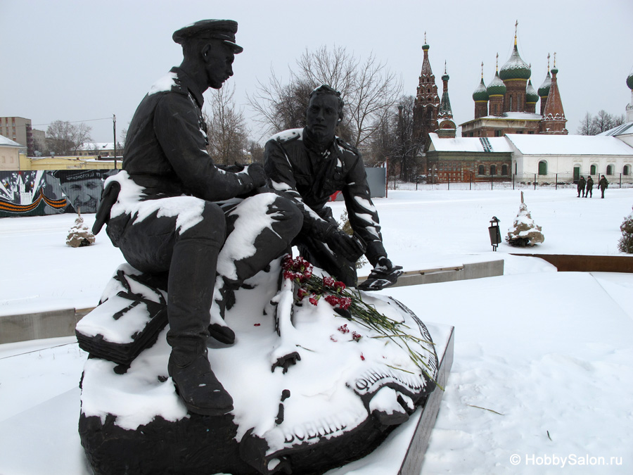 Памятник военным финансистам на Которосльной набережной