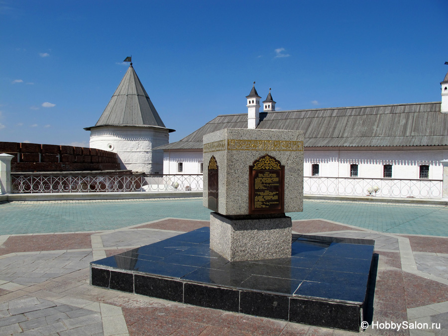 Памятный камень, посвященный закладке мечети Кул Шариф