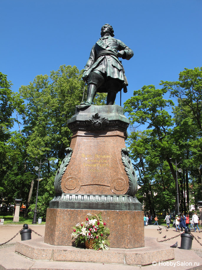 Памятник Петру I в Петровском парке