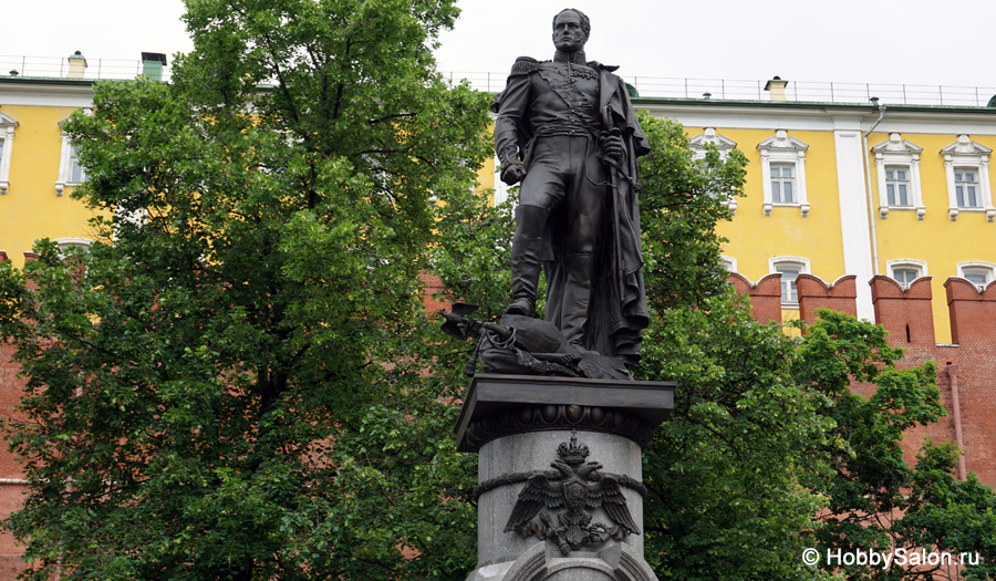 Памятник Александру I в Александровском саду