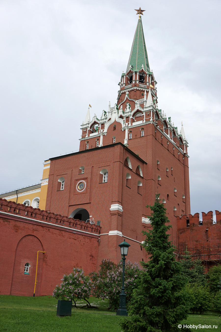 Троицкая башня в Москве