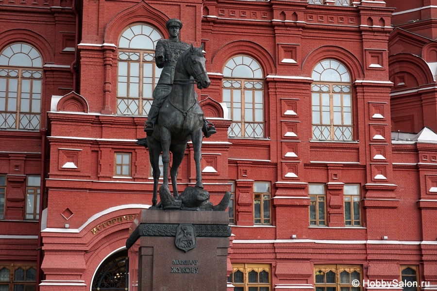 Памятники на коне в москве