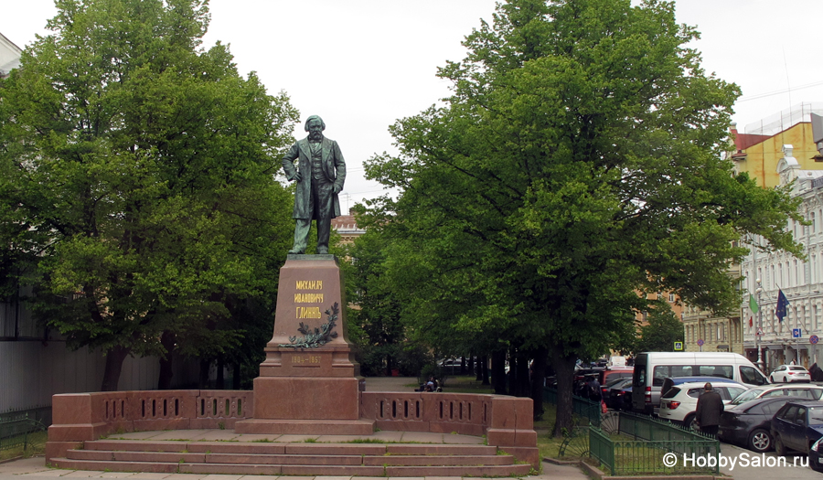 Памятник Глинке на Театральной площади