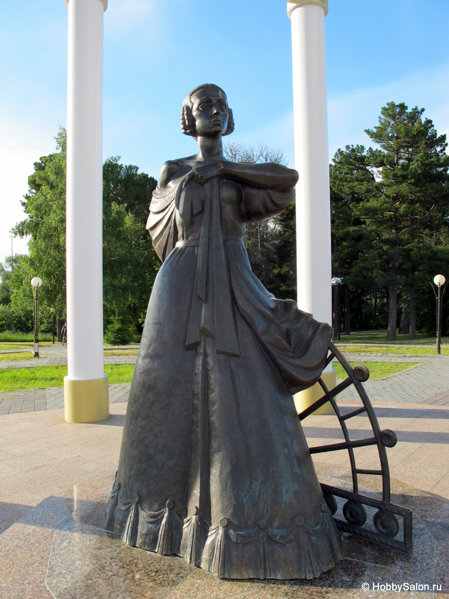 Памятник жёнам декабристов
