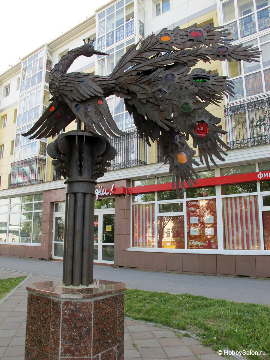 «Жар-птица» в сквере Ершова в Тобольске 